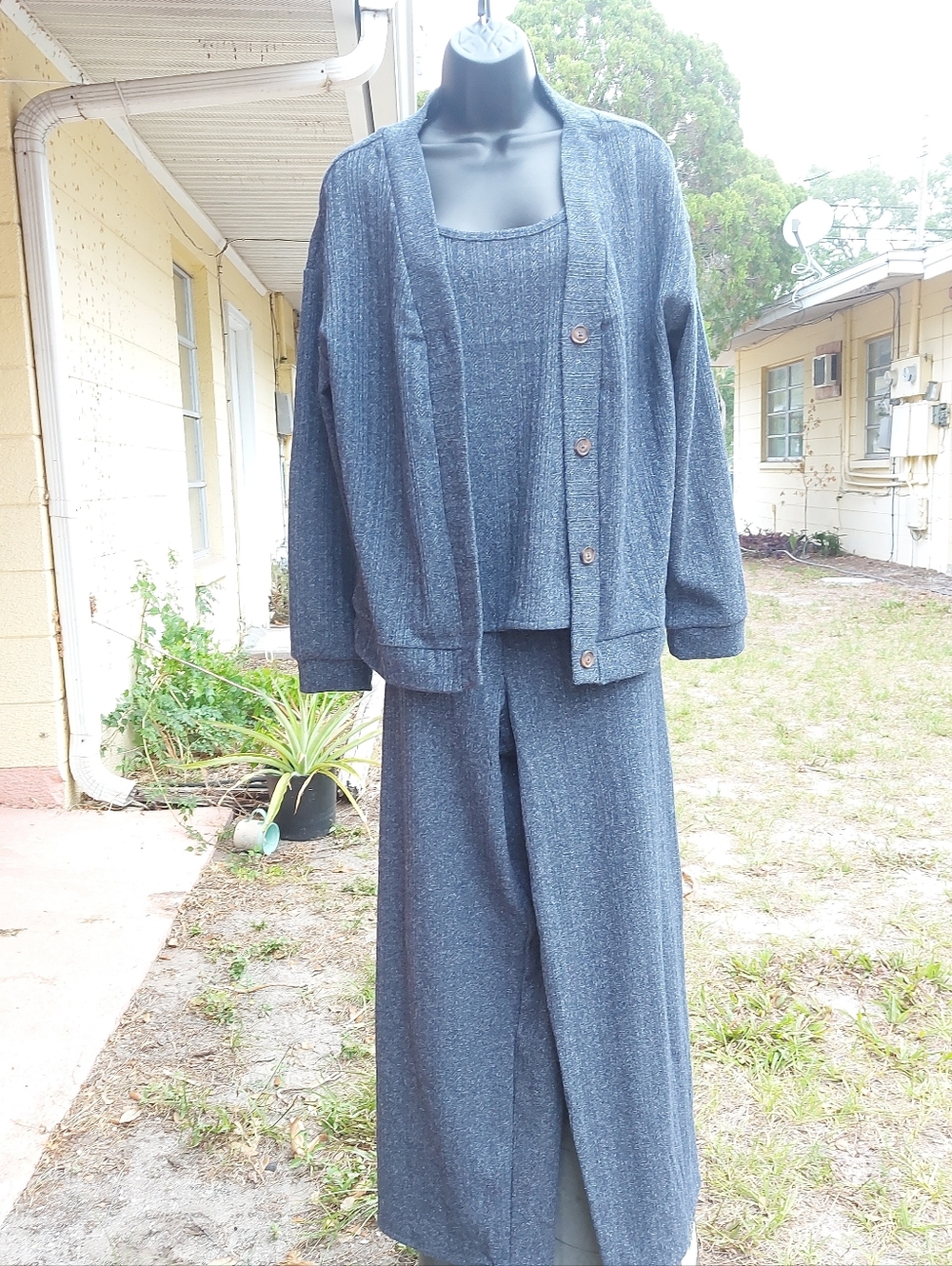 Live 2 Lounge three-piece set: cardigan, top, and pants. Size L.